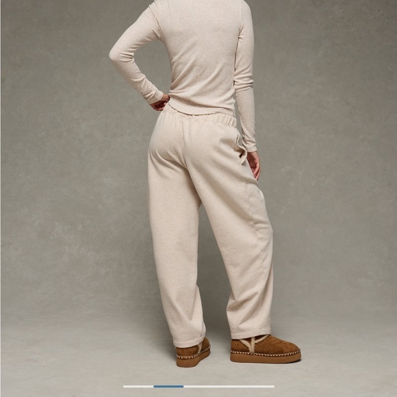 American Eagle Barrel Sweatpants - Picture 2 of 5